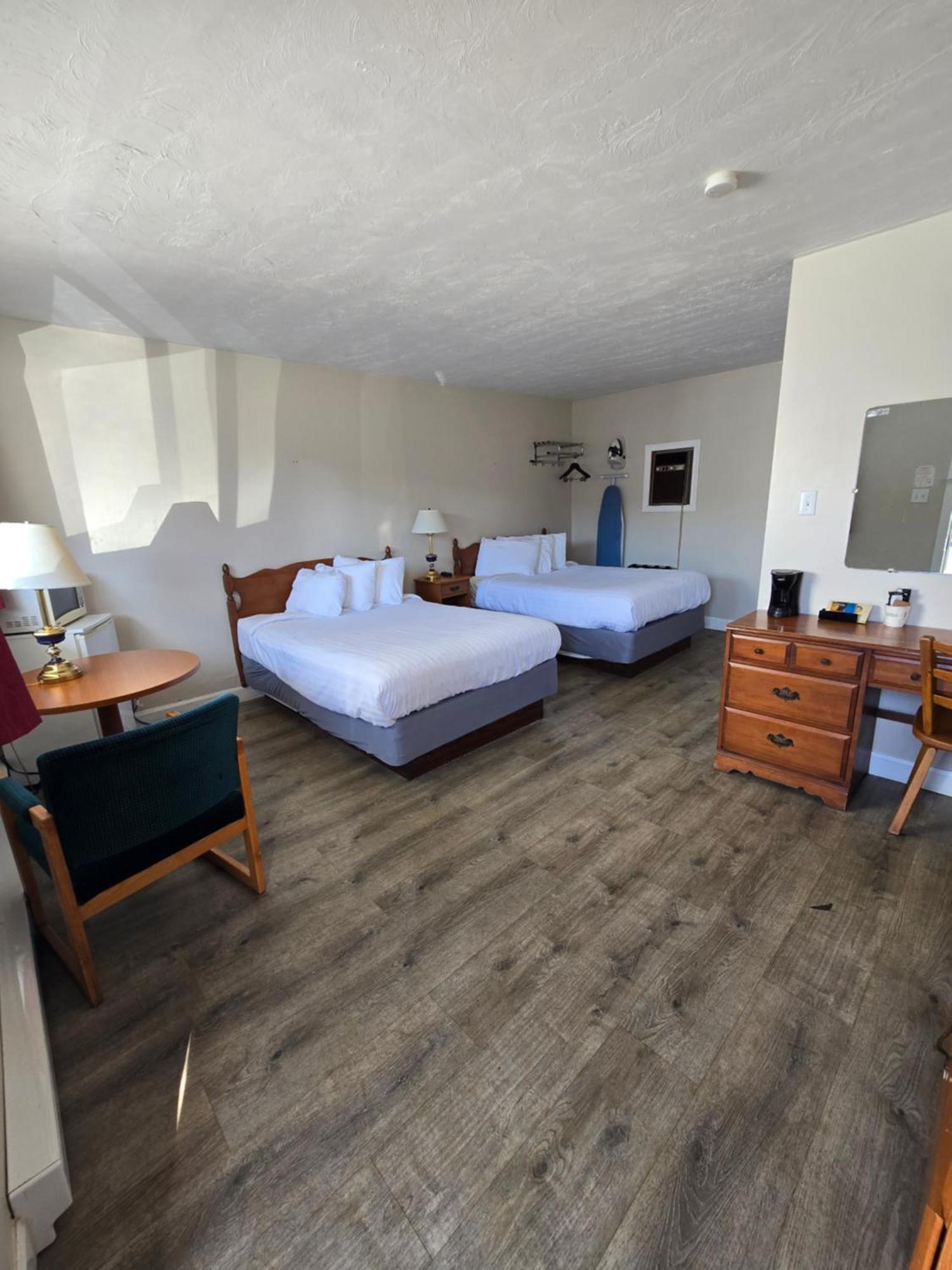 Travelodge By Wyndham Port Elgin Exterior photo