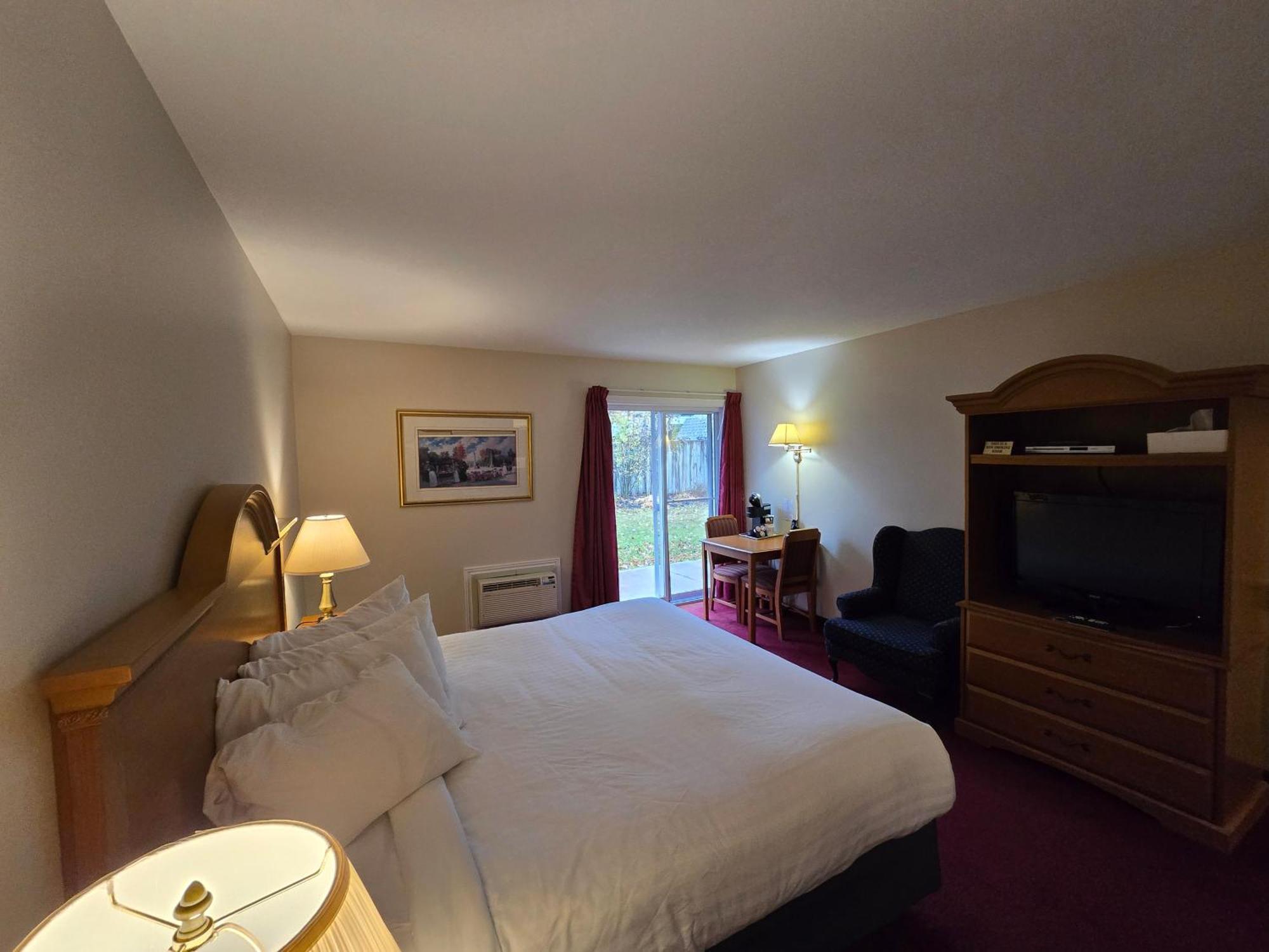 Travelodge By Wyndham Port Elgin Exterior photo